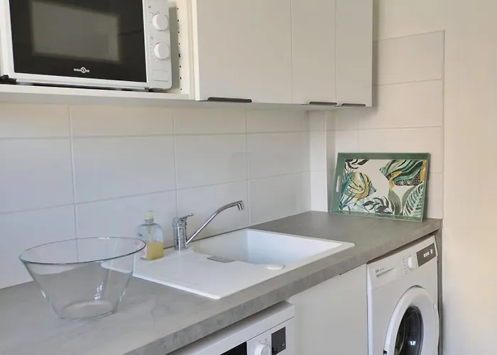 La Maison De Suzanne, 5 Pers Semesterbostad Sainte-Suzanne (Mayenne)