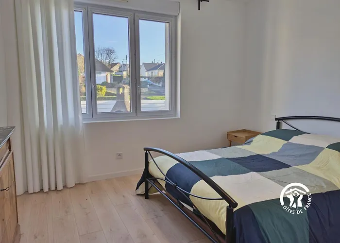 Semesterbostad La Maison De Suzanne, 5 Pers Sainte-Suzanne (Mayenne)